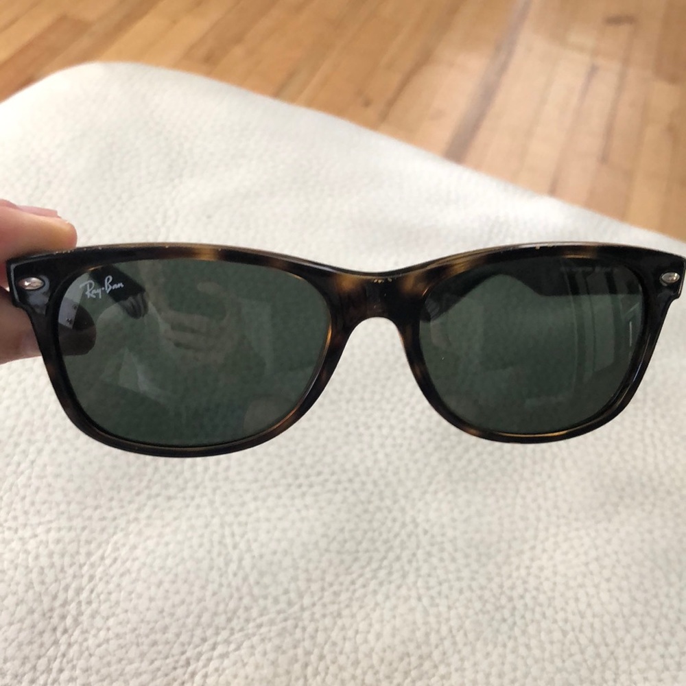 Ray Ban RB 2132 “ New Wayfarer size: 902 55:18 3N. Make an offer !